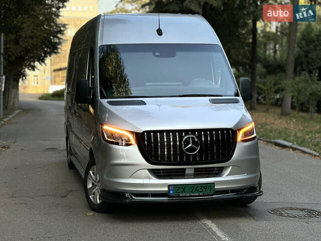 Серый Мерседес Sprinter, объемом двигателя 2.2 л и пробегом 481 тыс. км за 28400 $, фото 1 на Automoto.ua