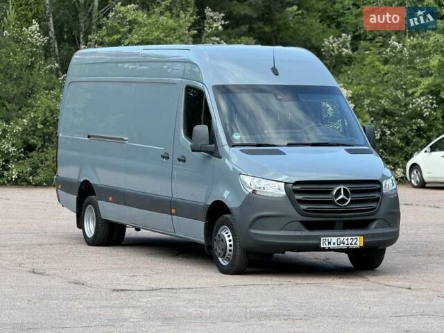 Серый Мерседес Sprinter, объемом двигателя 2.2 л и пробегом 136 тыс. км за 36940 $, фото 1 на Automoto.ua