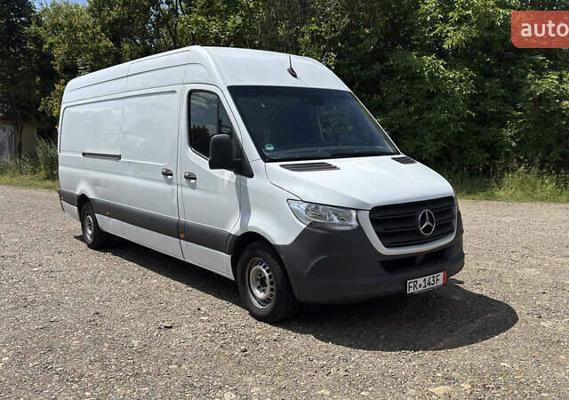 Серый Мерседес Sprinter, объемом двигателя 0 л и пробегом 200 тыс. км за 27939 $, фото 1 на Automoto.ua