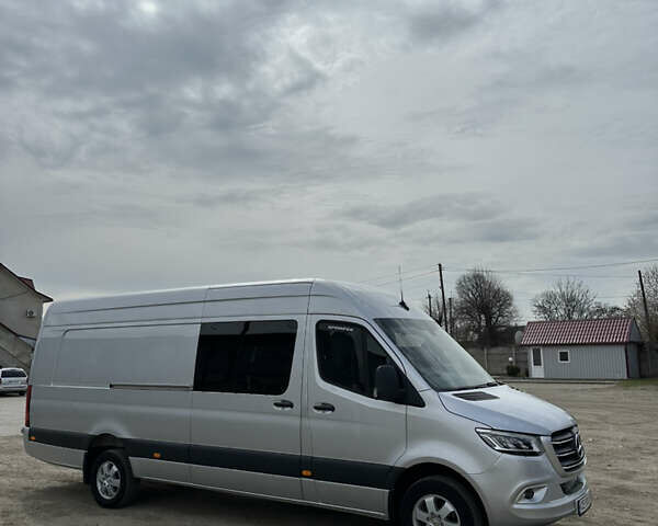 Серый Мерседес Sprinter, объемом двигателя 2.99 л и пробегом 321 тыс. км за 56909 $, фото 1 на Automoto.ua