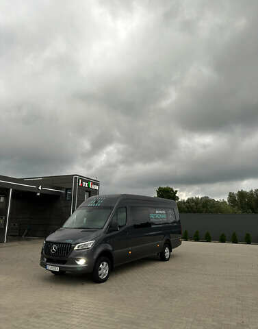 Серый Мерседес Sprinter, объемом двигателя 2.99 л и пробегом 312 тыс. км за 69336 $, фото 1 на Automoto.ua