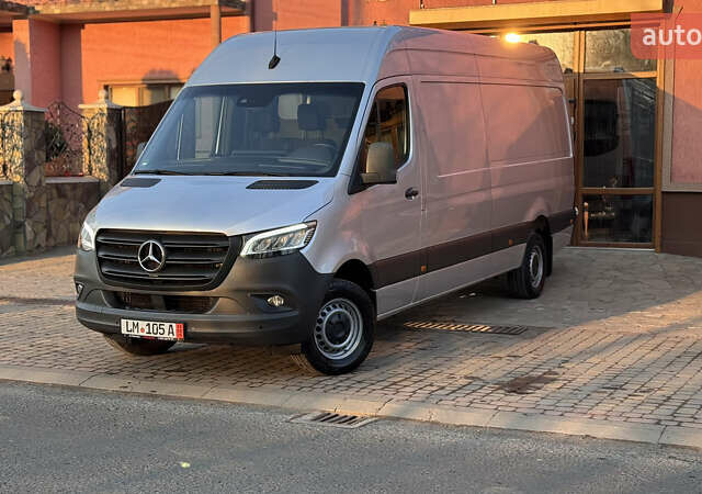 Серый Мерседес Sprinter, объемом двигателя 1.95 л и пробегом 299 тыс. км за 33083 $, фото 1 на Automoto.ua