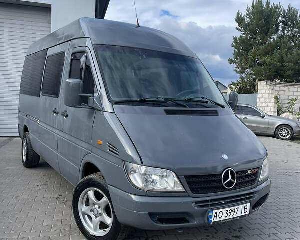 Сірий Мерседес Sprinter, об'ємом двигуна 2.2 л та пробігом 300 тис. км за 7700 $, фото 1 на Automoto.ua