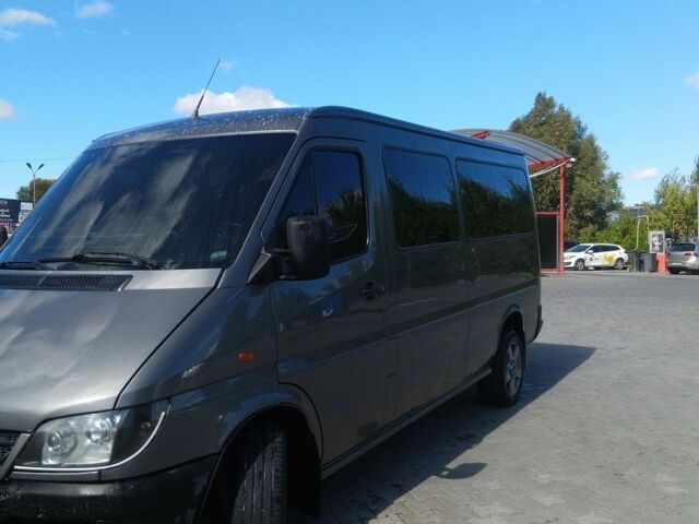 Серый Мерседес Sprinter, объемом двигателя 2.15 л и пробегом 999 тыс. км за 8888 $, фото 1 на Automoto.ua