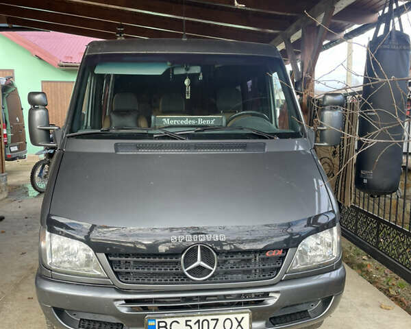 Серый Мерседес Sprinter, объемом двигателя 2.69 л и пробегом 524 тыс. км за 10500 $, фото 1 на Automoto.ua