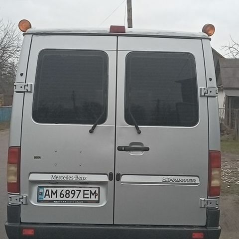 Серый Мерседес Sprinter, объемом двигателя 2.15 л и пробегом 120 тыс. км за 10000 $, фото 1 на Automoto.ua