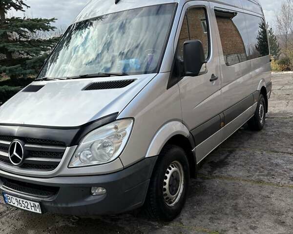Серый Мерседес Sprinter, объемом двигателя 2.99 л и пробегом 570 тыс. км за 15800 $, фото 1 на Automoto.ua