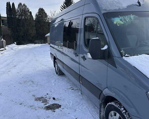 Серый Мерседес Sprinter, объемом двигателя 2.2 л и пробегом 550 тыс. км за 25999 $, фото 1 на Automoto.ua