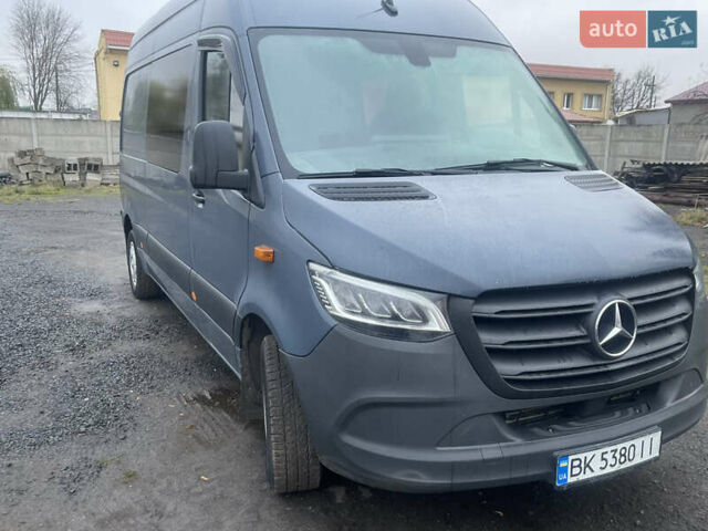 Серый Мерседес Sprinter, объемом двигателя 2.2 л и пробегом 455 тыс. км за 19900 $, фото 1 на Automoto.ua