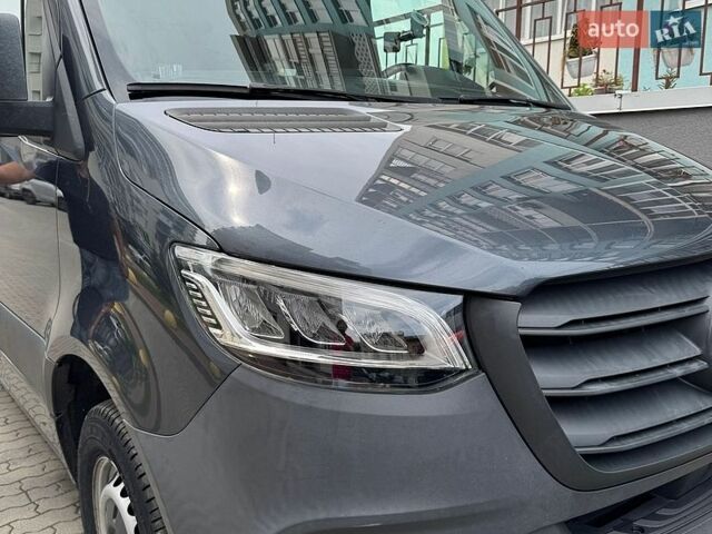 Серый Мерседес Sprinter, объемом двигателя 2.14 л и пробегом 275 тыс. км за 55221 $, фото 1 на Automoto.ua