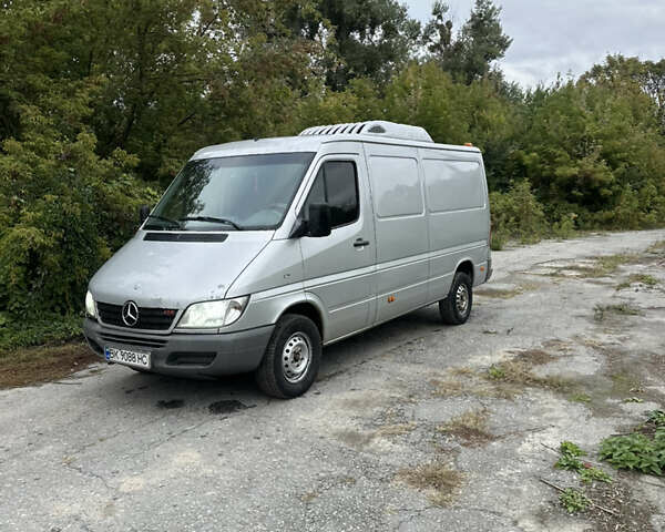 Серый Мерседес Sprinter, объемом двигателя 2.69 л и пробегом 744 тыс. км за 9900 $, фото 1 на Automoto.ua