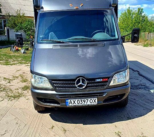 Серый Мерседес Sprinter, объемом двигателя 2.2 л и пробегом 340 тыс. км за 13200 $, фото 1 на Automoto.ua