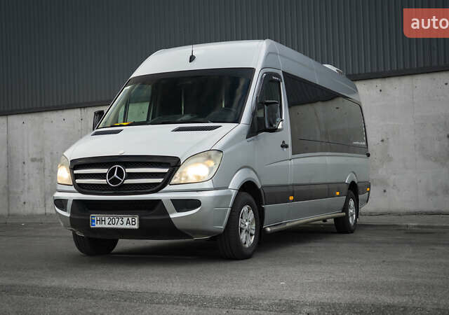 Серый Мерседес Sprinter, объемом двигателя 2.15 л и пробегом 466 тыс. км за 17500 $, фото 1 на Automoto.ua