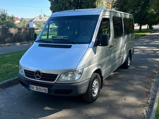 Серый Мерседес Sprinter, объемом двигателя 2.69 л и пробегом 550 тыс. км за 12900 $, фото 1 на Automoto.ua