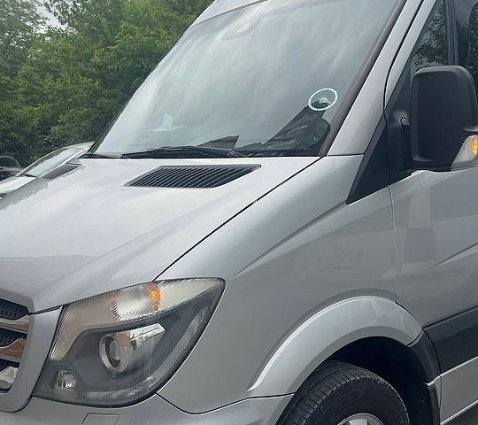 Серый Мерседес Sprinter, объемом двигателя 2.99 л и пробегом 580 тыс. км за 29999 $, фото 1 на Automoto.ua