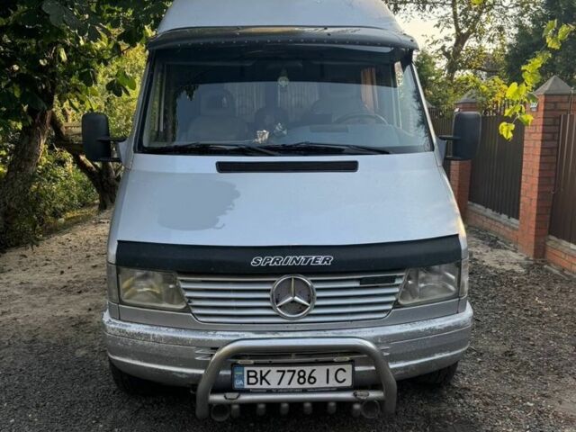 Серый Мерседес Sprinter, объемом двигателя 2.7 л и пробегом 970 тыс. км за 7000 $, фото 1 на Automoto.ua