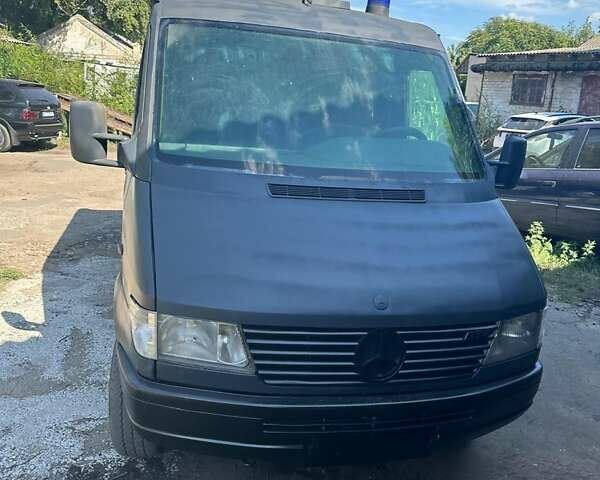Серый Мерседес Sprinter, объемом двигателя 2.89 л и пробегом 287 тыс. км за 5600 $, фото 1 на Automoto.ua
