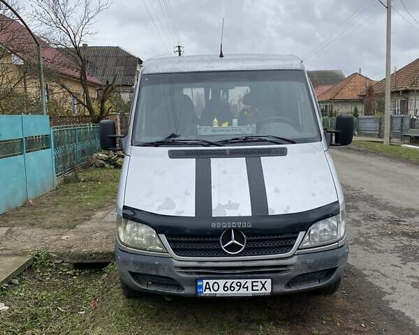Серый Мерседес Sprinter, объемом двигателя 2.69 л и пробегом 717 тыс. км за 6500 $, фото 1 на Automoto.ua