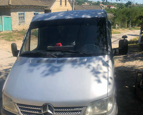 Сірий Мерседес Sprinter, об'ємом двигуна 0 л та пробігом 600 тис. км за 9000 $, фото 1 на Automoto.ua