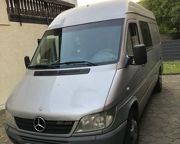 Серый Мерседес Sprinter, объемом двигателя 2.5 л и пробегом 185 тыс. км за 9800 $, фото 1 на Automoto.ua