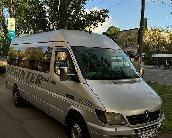 Сірий Мерседес Sprinter, об'ємом двигуна 2.69 л та пробігом 200 тис. км за 12000 $, фото 1 на Automoto.ua