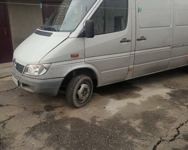Серый Мерседес Sprinter, объемом двигателя 2.69 л и пробегом 470 тыс. км за 12000 $, фото 1 на Automoto.ua