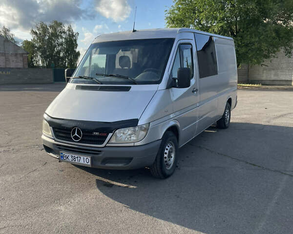 Сірий Мерседес Sprinter, об'ємом двигуна 2.7 л та пробігом 470 тис. км за 10000 $, фото 1 на Automoto.ua