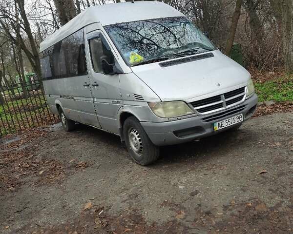Мерседес Sprinter 2005 в Днепре (Днепропетровске) на Automoto.ua Серый Мерседес Sprinter, объемом двигателя 2.7 л и пробегом 900 тыс. км за 12000 $, фото 1 на Automoto.ua