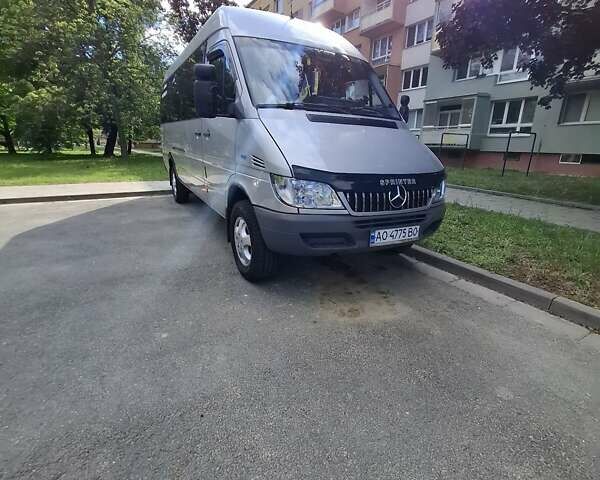 Серый Мерседес Sprinter, объемом двигателя 2.7 л и пробегом 830 тыс. км за 11200 $, фото 1 на Automoto.ua