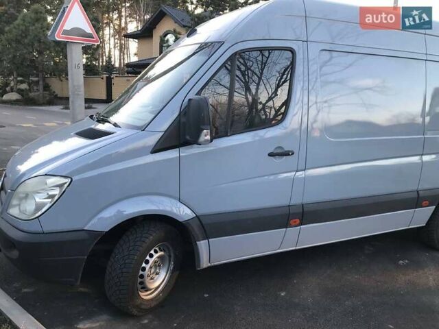 Серый Мерседес Sprinter, объемом двигателя 2.2 л и пробегом 400 тыс. км за 12900 $, фото 1 на Automoto.ua