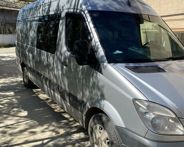 Серый Мерседес Sprinter, объемом двигателя 2.3 л и пробегом 500 тыс. км за 12000 $, фото 1 на Automoto.ua