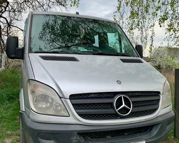 Серый Мерседес Sprinter, объемом двигателя 2.2 л и пробегом 850 тыс. км за 9000 $, фото 1 на Automoto.ua