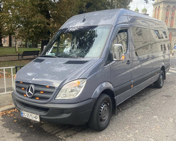 Серый Мерседес Sprinter, объемом двигателя 3 л и пробегом 770 тыс. км за 13880 $, фото 1 на Automoto.ua