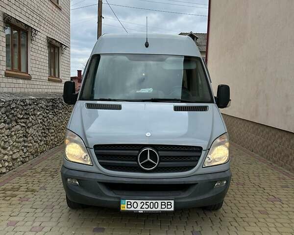 Серый Мерседес Sprinter, объемом двигателя 2.14 л и пробегом 272 тыс. км за 12000 $, фото 1 на Automoto.ua