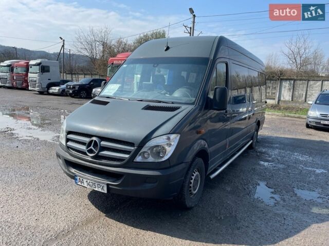 Серый Мерседес Sprinter, объемом двигателя 2.15 л и пробегом 422 тыс. км за 17200 $, фото 1 на Automoto.ua