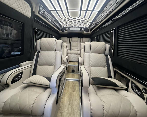 Серый Мерседес Sprinter, объемом двигателя 2.14 л и пробегом 299 тыс. км за 64999 $, фото 1 на Automoto.ua