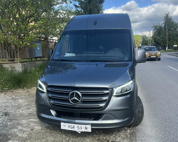 Серый Мерседес Sprinter, объемом двигателя 2.99 л и пробегом 430 тыс. км за 43050 $, фото 1 на Automoto.ua