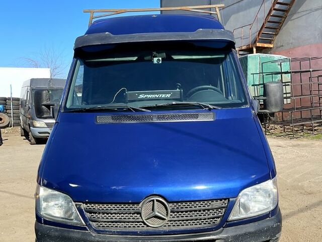 Синий Мерседес Sprinter, объемом двигателя 2.2 л и пробегом 880 тыс. км за 6900 $, фото 1 на Automoto.ua