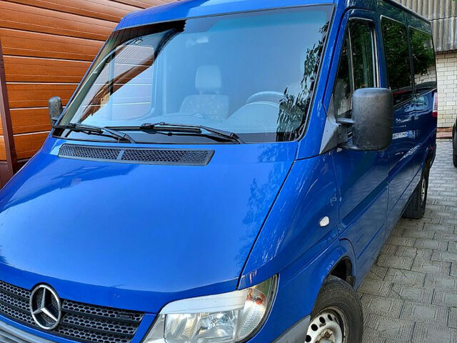 Синій Мерседес Sprinter, об'ємом двигуна 2 л та пробігом 240 тис. км за 8000 $, фото 1 на Automoto.ua