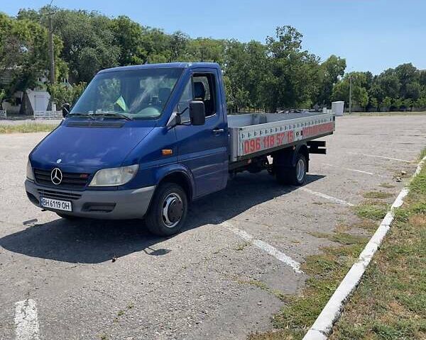 Синий Мерседес Sprinter, объемом двигателя 2.1 л и пробегом 305 тыс. км за 18800 $, фото 1 на Automoto.ua