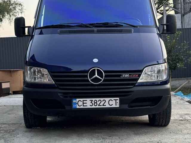 Синий Мерседес Sprinter, объемом двигателя 2.7 л и пробегом 800 тыс. км за 9000 $, фото 1 на Automoto.ua