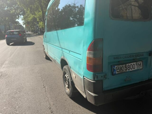 Синий Мерседес Sprinter, объемом двигателя 2.7 л и пробегом 600 тыс. км за 4512 $, фото 1 на Automoto.ua