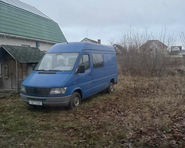 Синій Мерседес Sprinter, об'ємом двигуна 2.3 л та пробігом 400 тис. км за 3500 $, фото 1 на Automoto.ua
