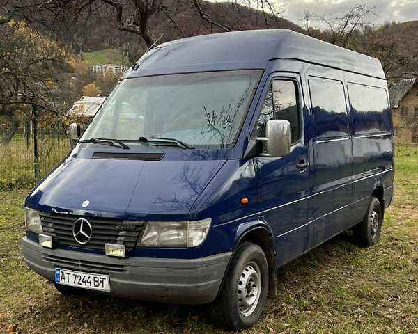 Синий Мерседес Sprinter, объемом двигателя 2.87 л и пробегом 600 тыс. км за 5950 $, фото 1 на Automoto.ua