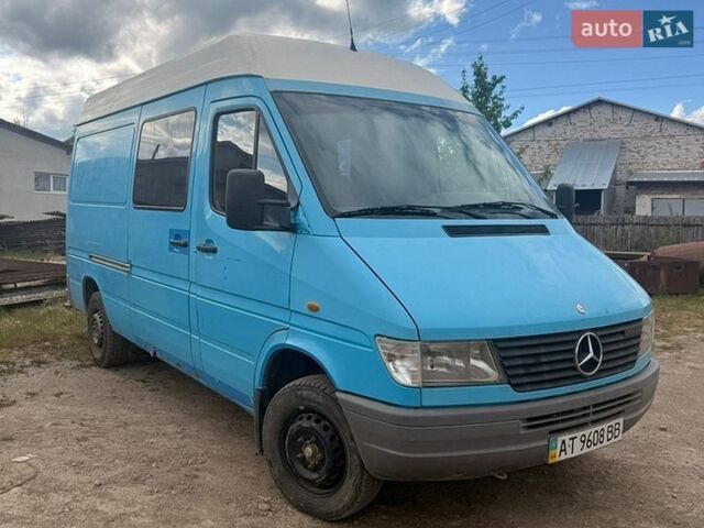 Синий Мерседес Sprinter, объемом двигателя 2.3 л и пробегом 500 тыс. км за 4700 $, фото 1 на Automoto.ua