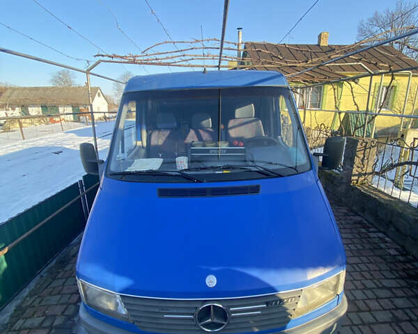 Синий Мерседес Sprinter, объемом двигателя 2.9 л и пробегом 400 тыс. км за 6000 $, фото 1 на Automoto.ua