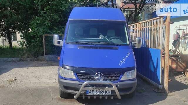 Синий Мерседес Sprinter, объемом двигателя 2.7 л и пробегом 700 тыс. км за 10500 $, фото 1 на Automoto.ua