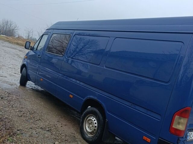 Синий Мерседес Sprinter, объемом двигателя 2.1 л и пробегом 450 тыс. км за 8000 $, фото 1 на Automoto.ua