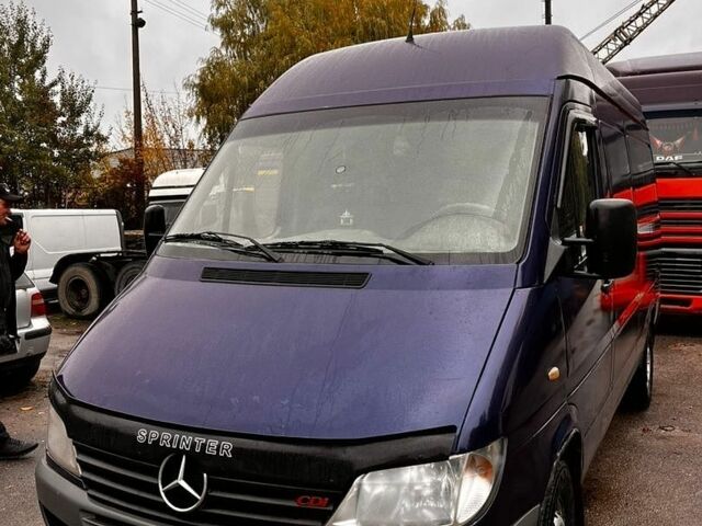 Синий Мерседес Sprinter, объемом двигателя 2.2 л и пробегом 467 тыс. км за 8299 $, фото 1 на Automoto.ua