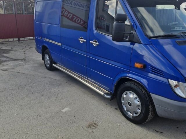Синий Мерседес Sprinter, объемом двигателя 2.1 л и пробегом 325 тыс. км за 7600 $, фото 1 на Automoto.ua